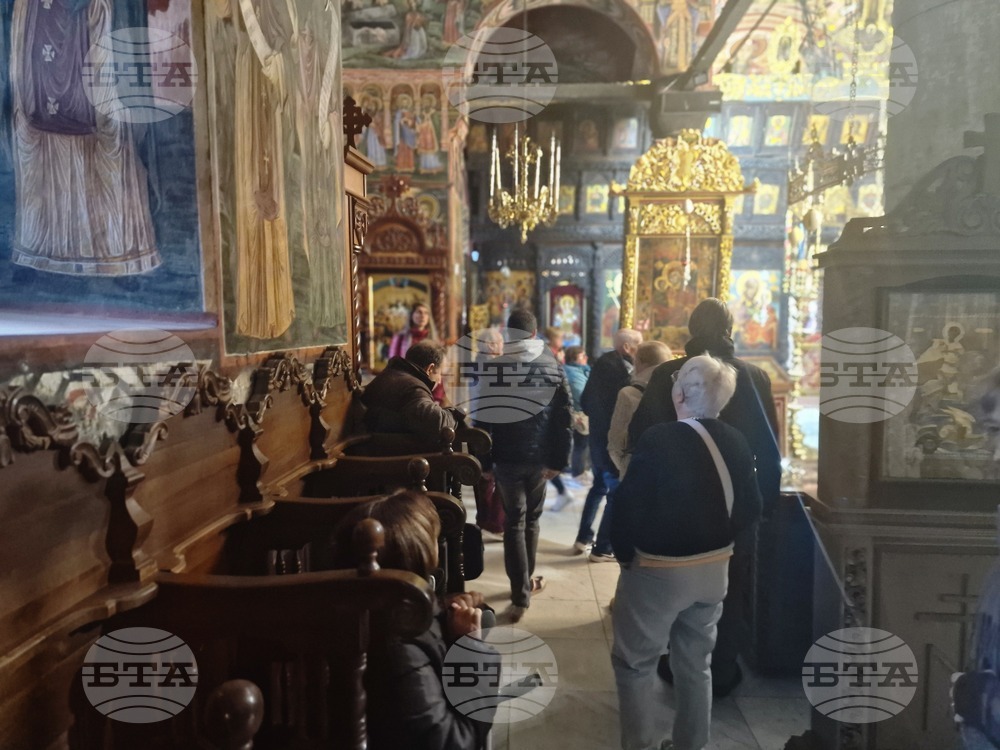 Троянски манастир - боядисване на яйца - празнична служба
