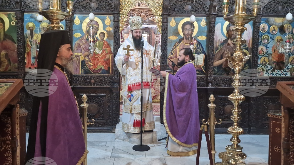 Троянски манастир - боядисване на яйца - празнична служба