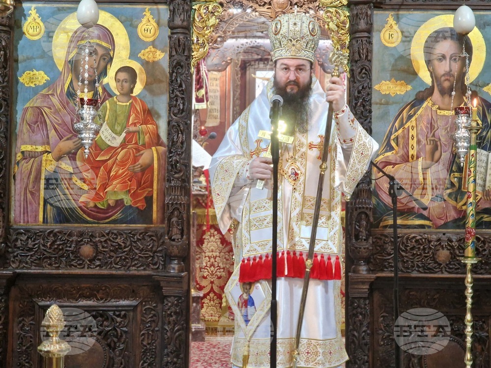 Троянски манастир - боядисване на яйца - празнична служба