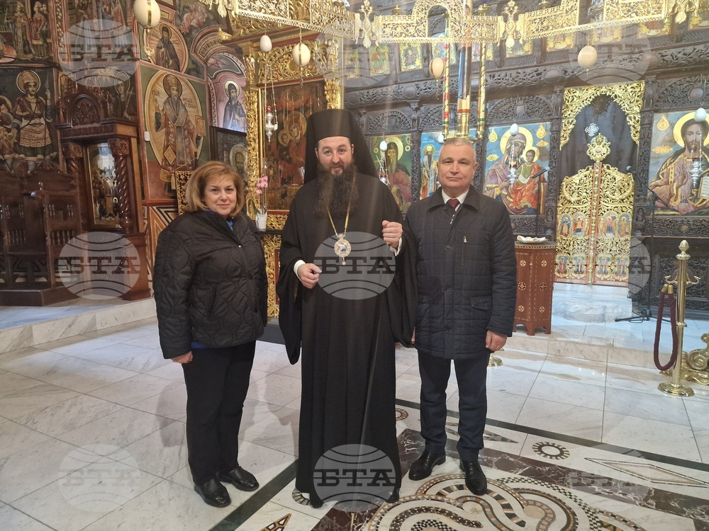 Троянски манастир - боядисване на яйца - празнична служба