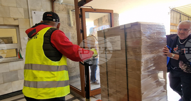 В Хасково пристигнаха изборните книжа и 198 000 бюлетини за вота на 19 април