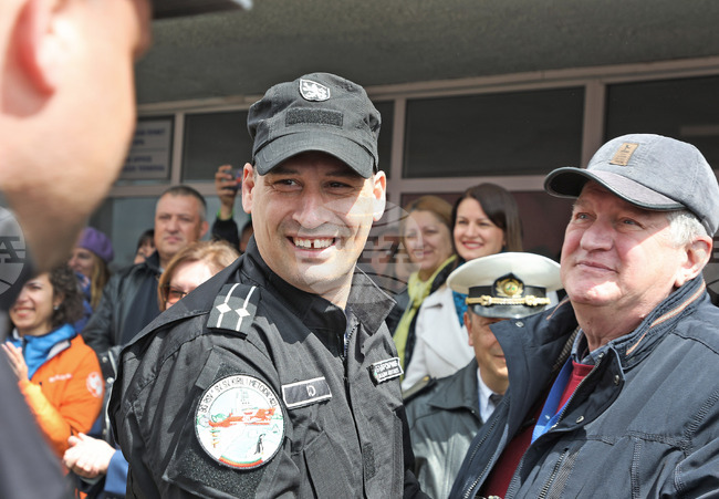 Тази година направихме най-дългия престой - 56 денонощия, в района на Антарктика, разказа Радко Муевски, капитан на кораба „Св. св. Кирил и Методий“