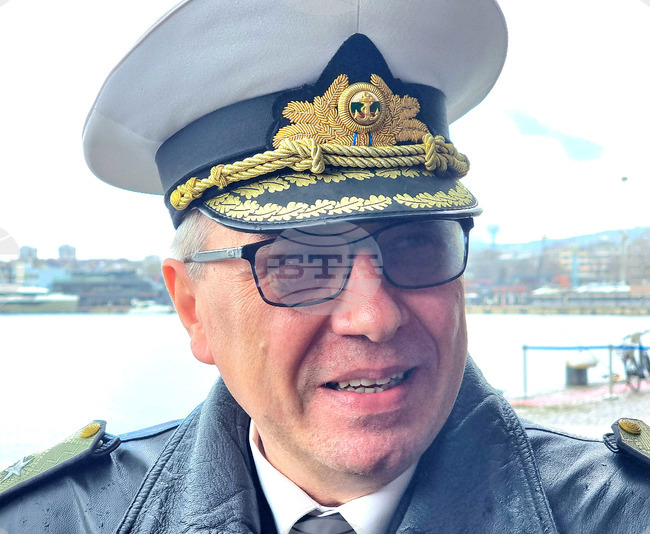 Екипажът на НИК 421 представи достойно родината на 11 хиляди мили от дома, каза началникът на ВВМУ проф. Калин Калинов