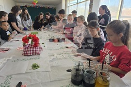 Село Рупите - Велики четвъртък - боядисване на яйца