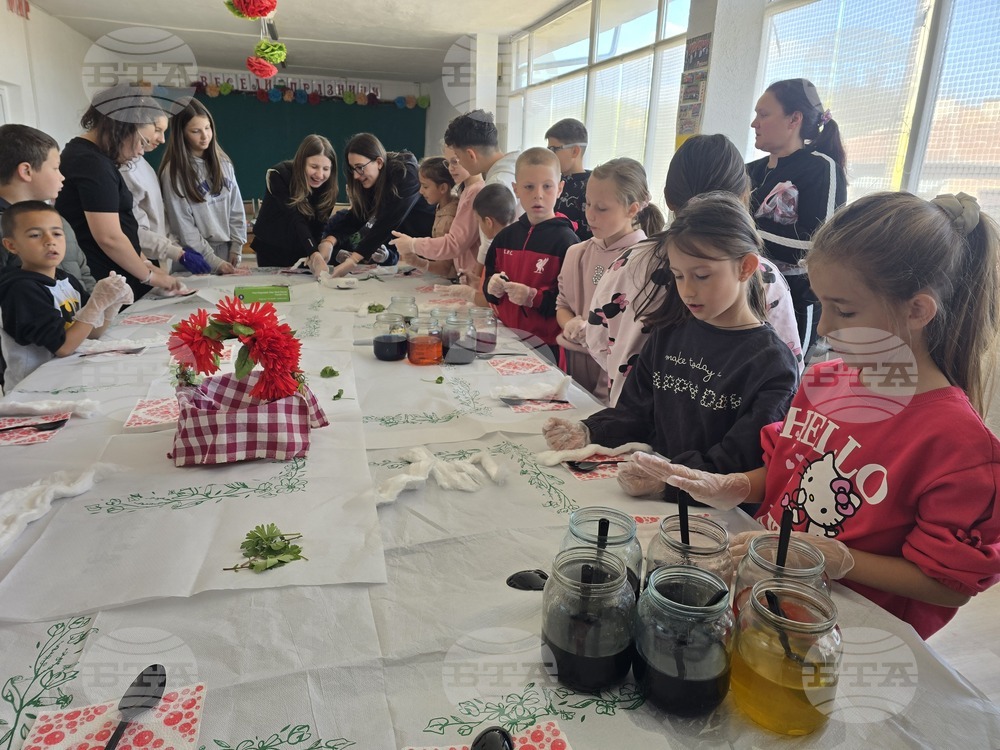 Село Рупите - Велики четвъртък - боядисване на яйца