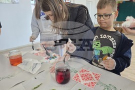 Село Рупите - Велики четвъртък - боядисване на яйца