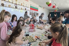 Село Рупите - Велики четвъртък - боядисване на яйца