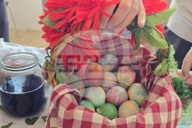 Село Рупите - Велики четвъртък - боядисване на яйца