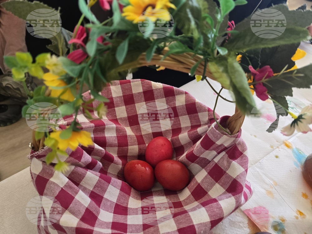 Село Рупите - Велики четвъртък - боядисване на яйца