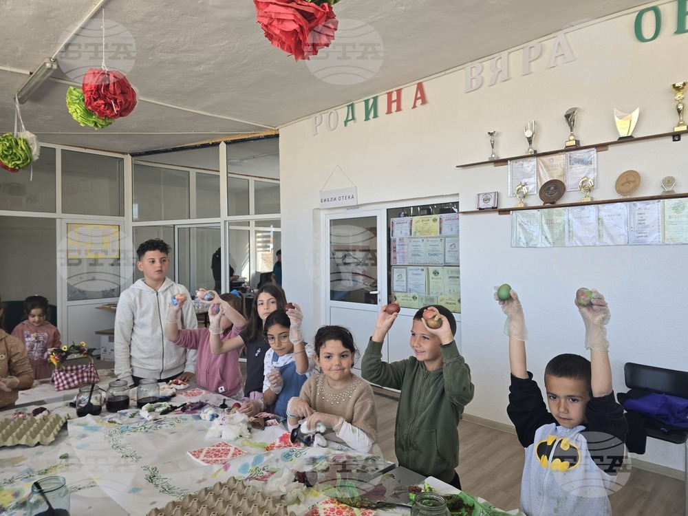 Село Рупите - Велики четвъртък - боядисване на яйца