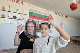 Село Рупите - Велики четвъртък - боядисване на яйца