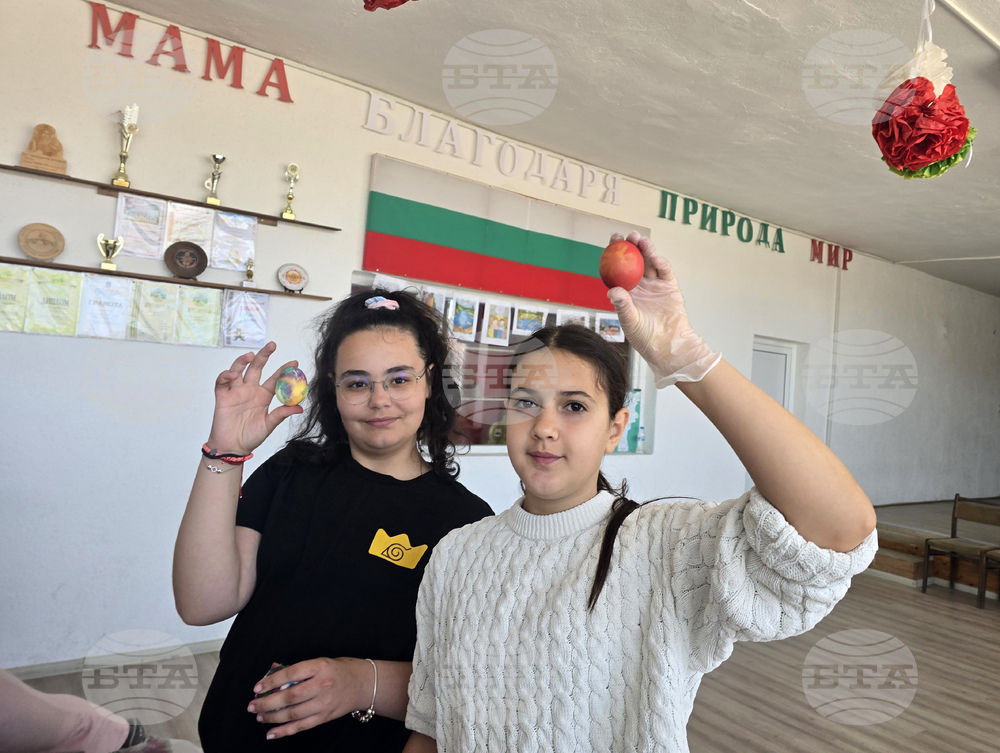 Село Рупите - Велики четвъртък - боядисване на яйца