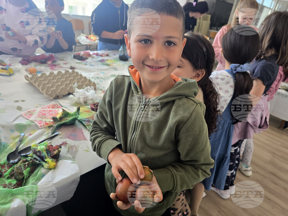 Село Рупите - Велики четвъртък - боядисване на яйца