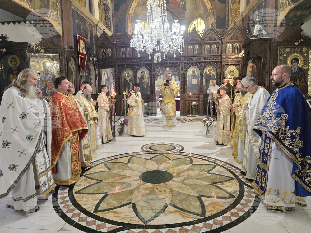 Видин - Велики четвъртък - литургия и общ маслосвет