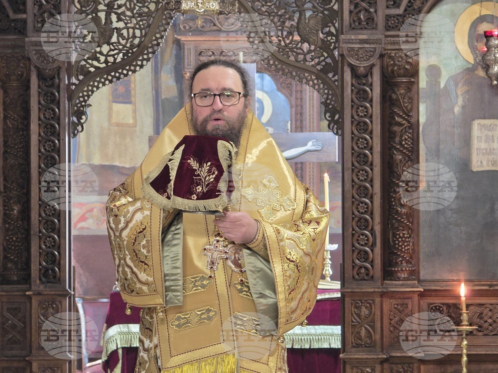 Видин - Велики четвъртък - литургия и общ маслосвет