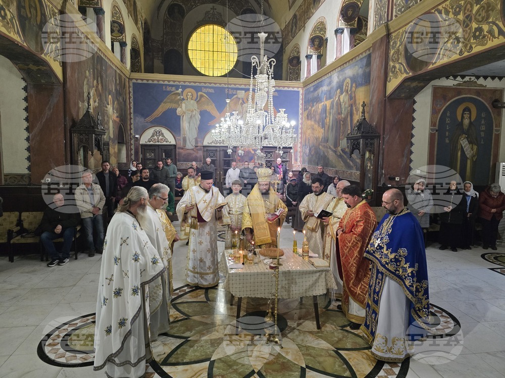 Видин - Велики четвъртък - литургия и общ маслосвет