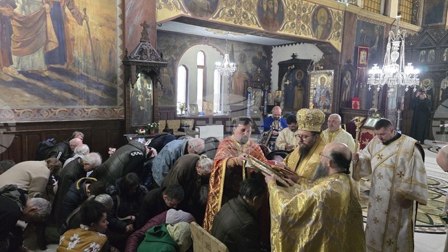 Маслосветът е тайнство на изцелението и Божията милост, което се отслужва за здраве на душата и тялото, каза Видинският митрополит Пахомий