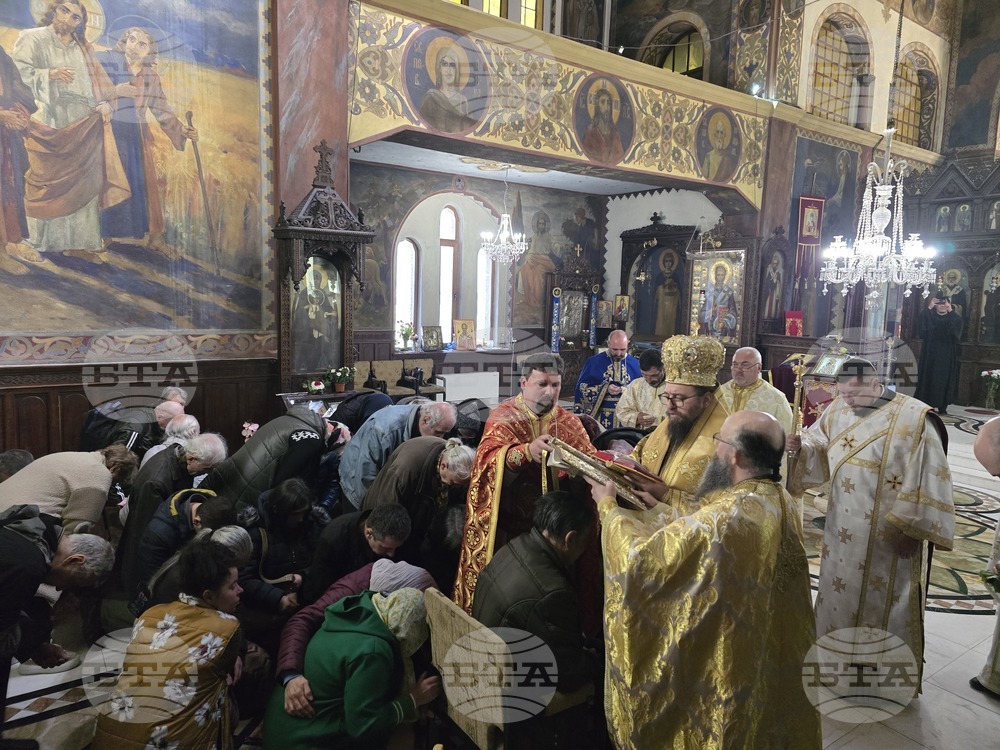 Видин - Велики четвъртък - литургия и общ маслосвет