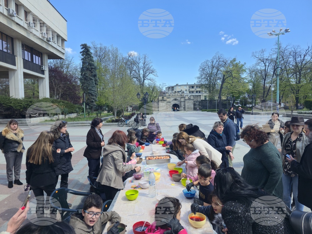 Видин - площад „Бдинци“ - Велики четвъртък - боядисване на яйца