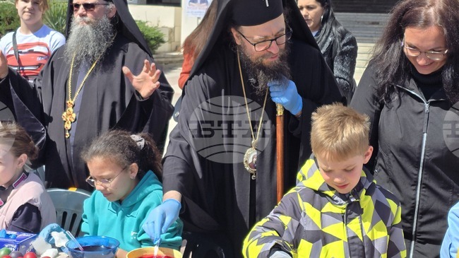 На Велики четвъртък деца и ученици боядисваха великденски яйца на площад ,,Бдинци‘‘ във Видин