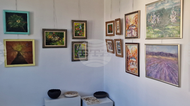 В навечерието на Великден троянските художници откриха своята традиционна пролетна изложба в галерия „Серякова къща“