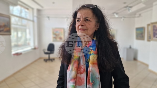 Първа самостоятелна изложба ще представи Първолета Маджарска, която не е излагала често свои картини от уважение към големите художници