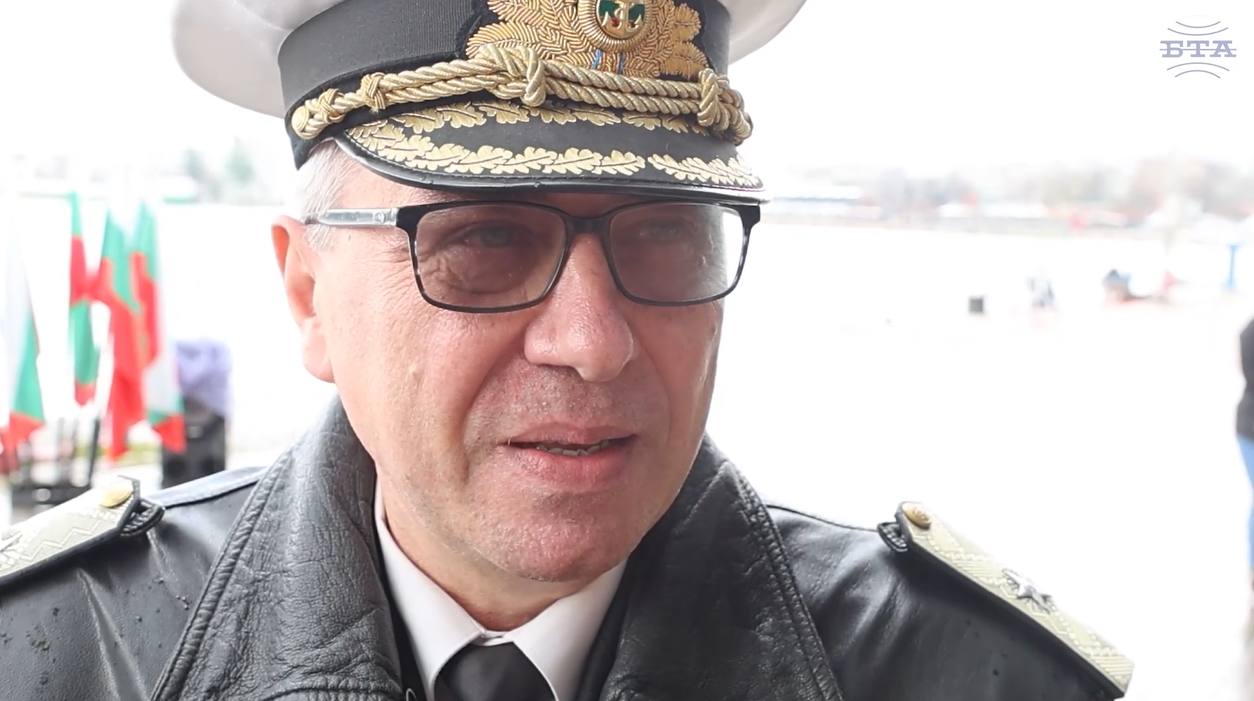 Екипажът на НИК 421 представи достойно родината на 11 хиляди мили от дома, каза началникът на ВВМУ проф. Калин Калинов