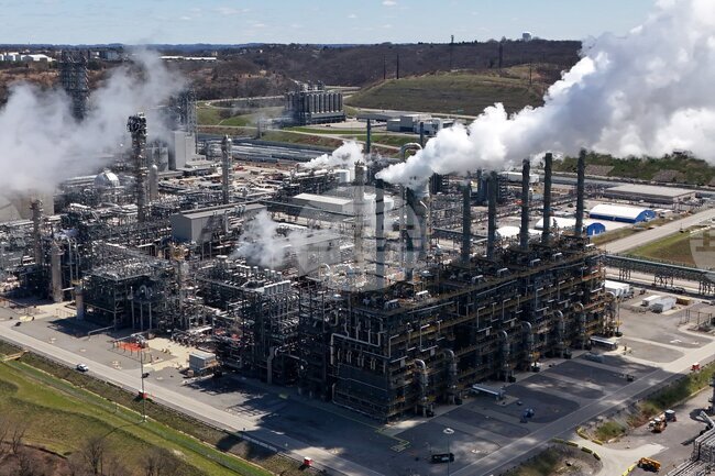 Иран прекрати износа на нефтохимически продукти до второ нареждане заради вътрешен недостиг и щети по инфраструктурата