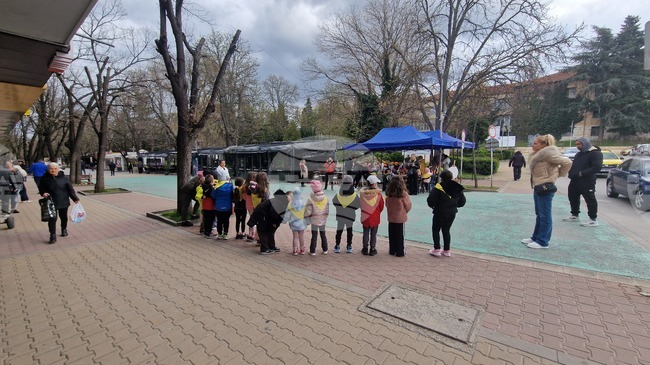 Възпитаници на детските градини "Дружба" и "Златната рибка" участват във Великденска работилница за декориране на яйца в Шумен