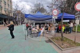 Шумен - работилници за декориране на яйца - танцова и песенна програма