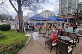 Шумен - работилници за декориране на яйца - танцова и песенна програма