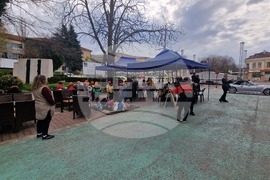 Шумен - работилници за декориране на яйца - танцова и песенна програма