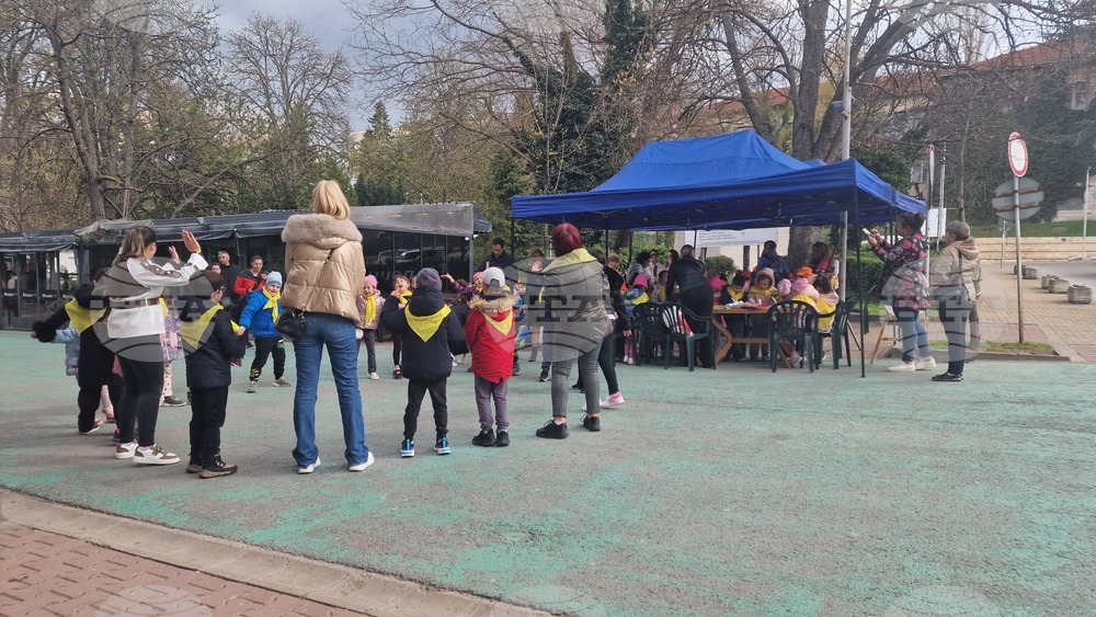 Шумен - работилници за декориране на яйца - танцова и песенна програма