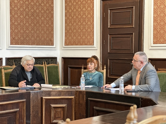 Жители поставяха различни казуси в приемния ден на кмета на община Сливен 