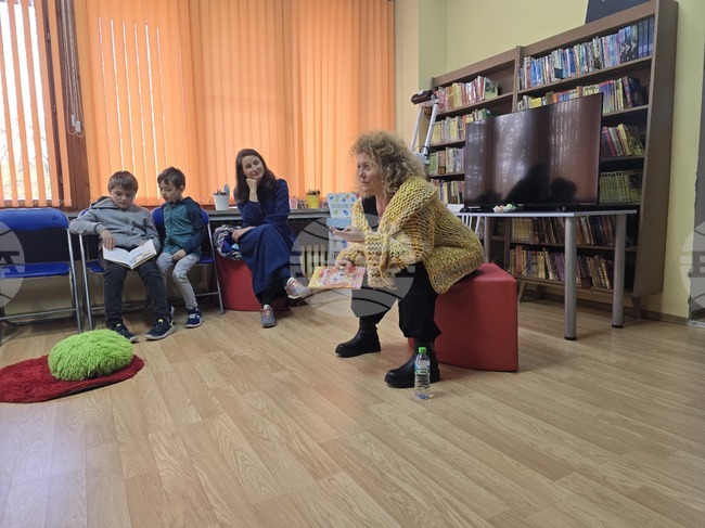 Писателката Цветелина Цветкова представи книгата си „Нищимошката“ в Регионалната библиотека „Михалаки Георгиев“ във Видин