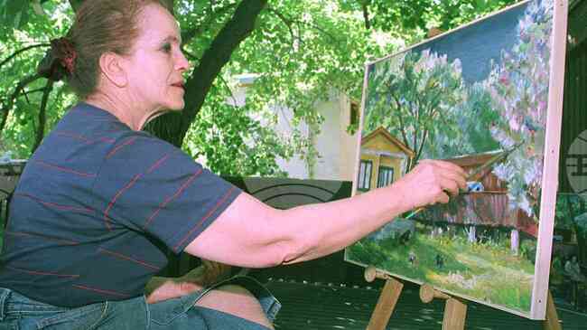 Изкуството постига красотата, когато успее да пресъздаде най-убедително живота, казва художничката Дора Бонева, от чието рождение се навършват 90 години