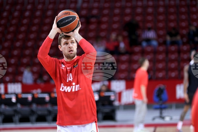 Caretaker Sports Minister Honours Aleksandar Vezenkov Ahead of EuroLeague Game in Sofia