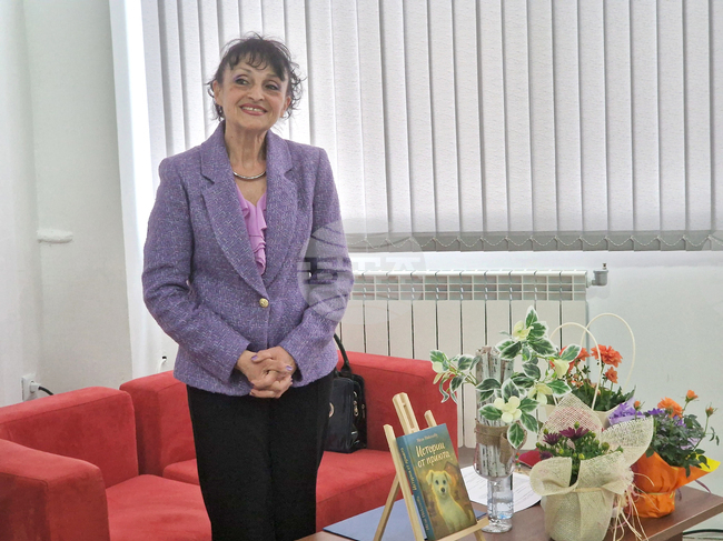 Кучетата ни учат на любов, доверие и приемане, каза авторката Нели Николова при представяне на книгата си „Истории от приюта“ 