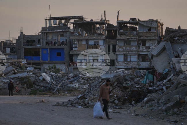 Петима палестинци са убити при израелски въздушен удар в Газа, съобщиха лекари