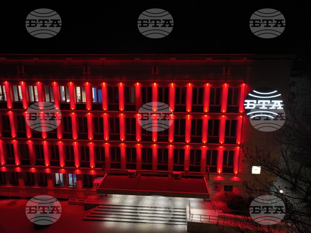 Българска телеграфна агенция - сграда - червено осветление