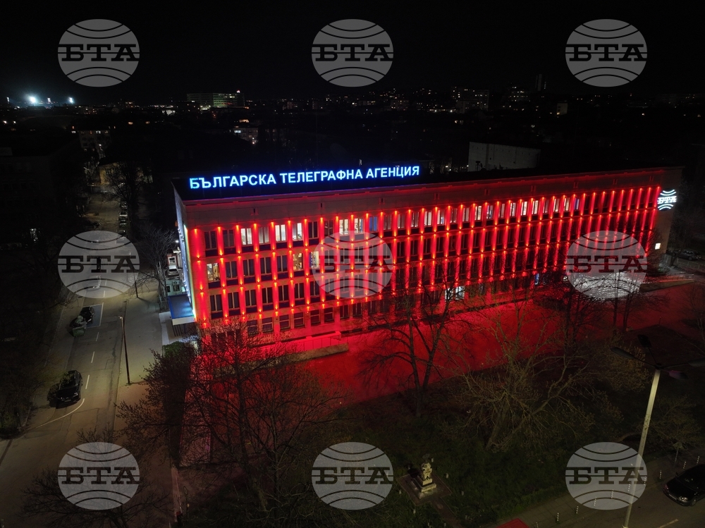 Българска телеграфна агенция - сграда - червено осветление