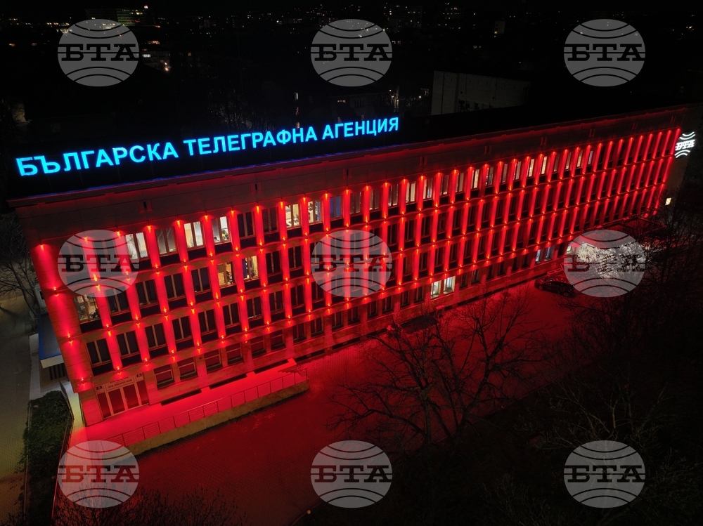 Българска телеграфна агенция - сграда - червено осветление