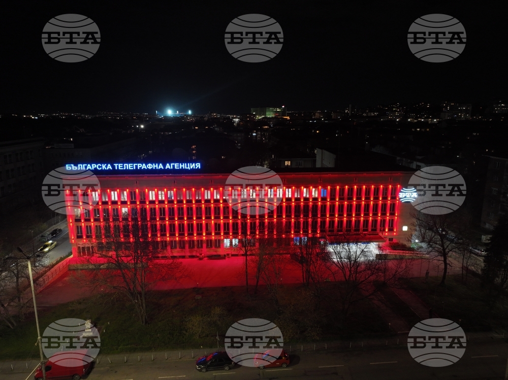 Българска телеграфна агенция - сграда - червено осветление