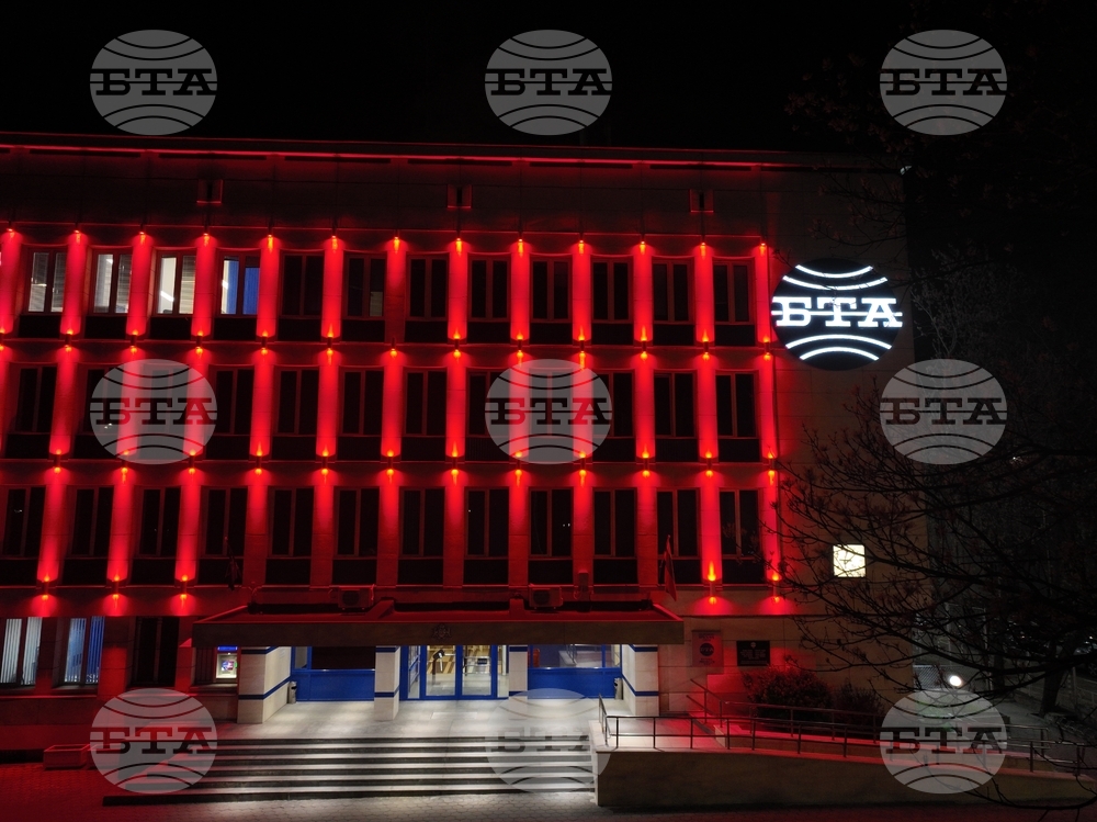 Българска телеграфна агенция - сграда - червено осветление
