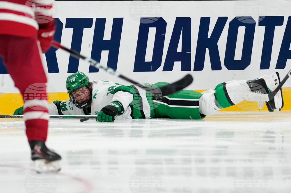 NCAA Wisconsin North Dakota Hockey