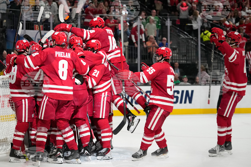 NCAA Wisconsin North Dakota Hockey