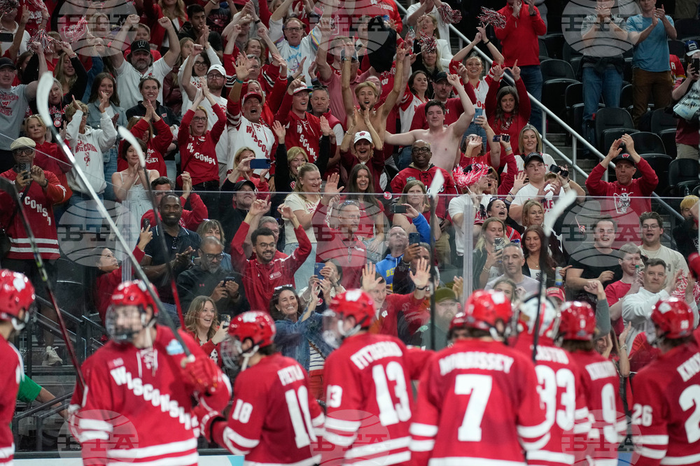 NCAA Wisconsin North Dakota Hockey