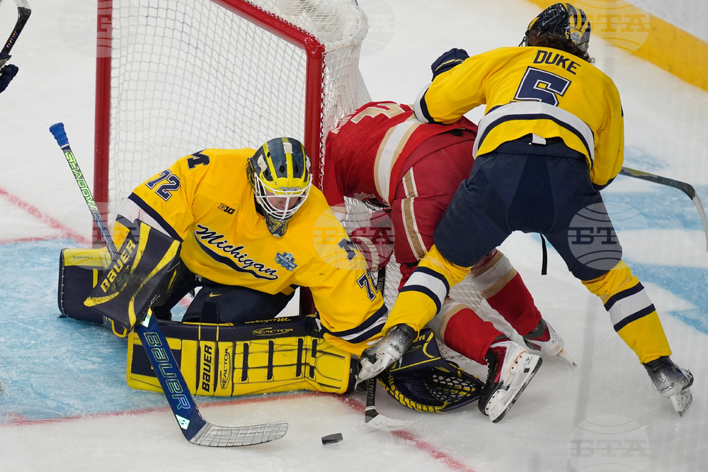NCAA Michigan Denver Hockey