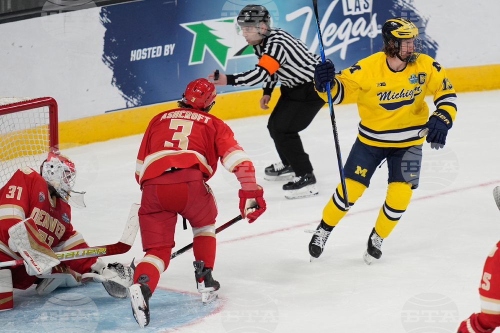 NCAA Michigan Denver Hockey