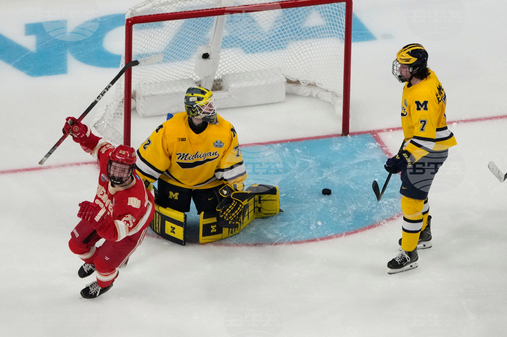 NCAA Michigan Denver Hockey